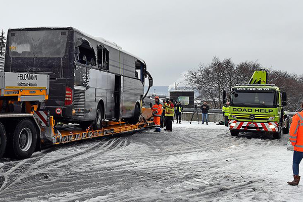 İsviçre'de turistleri taşıyan otobüs kaza yaptı: 1 ölü, 44 yaralı