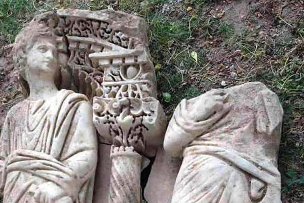 Isparta'da 1600 yıllık lahit parçası ele geçirildi