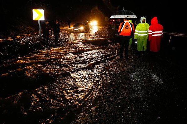 Antalya'da kuvvetli yağış sel ve su baskınlarına neden oldu