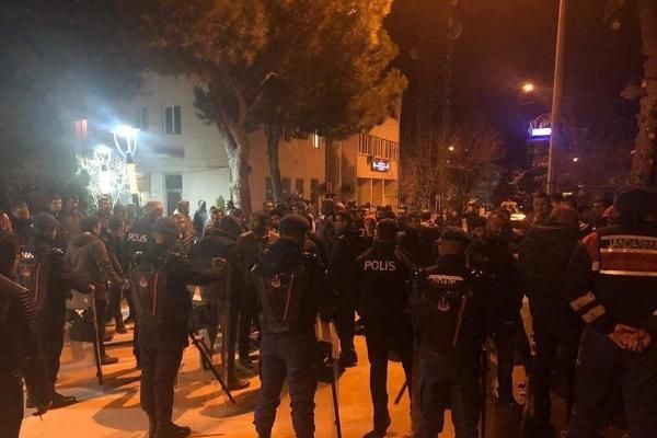 Suriyeliler 2 kişiyi bıçakladı, Uşak halkı ayaklandı