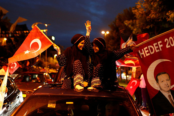 AK Parti'den partilere 50 milyon liralık 'bayrak' çağrısı