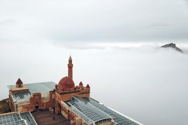 İshak Paşa Sarayının eşiz görüntüleri