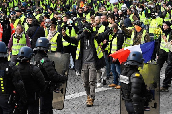 Fransa İçişleri Bakanı Castaner'den Sarı Yelekler'e sitem: Yeter artık