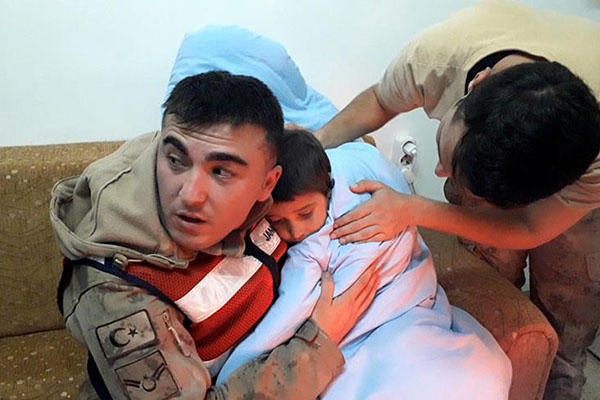 Şanlıurfa'da kaybolan çocuk donmak üzereyken bulundu