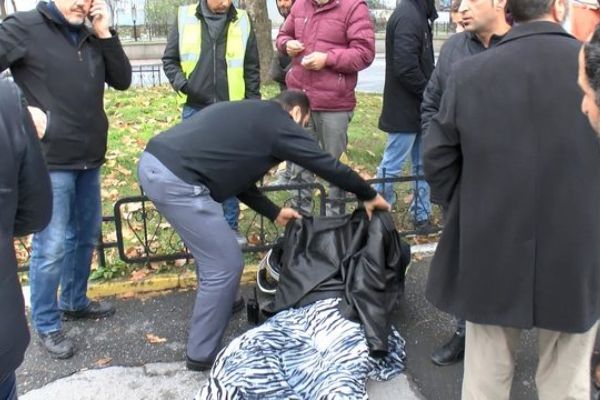 Vatandaş, kaza yapan trafik polisi için seferber oldu