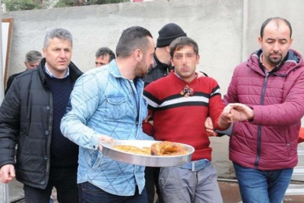 Parayı gösterip intihardan vazgeçirdiler