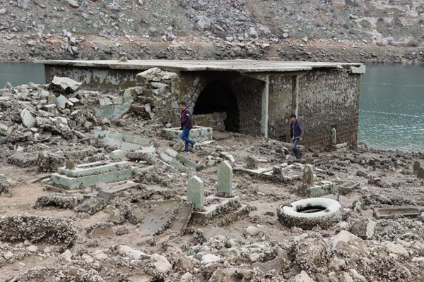 Yıllar önce sular altında kalan köyleri ortaya çıktı