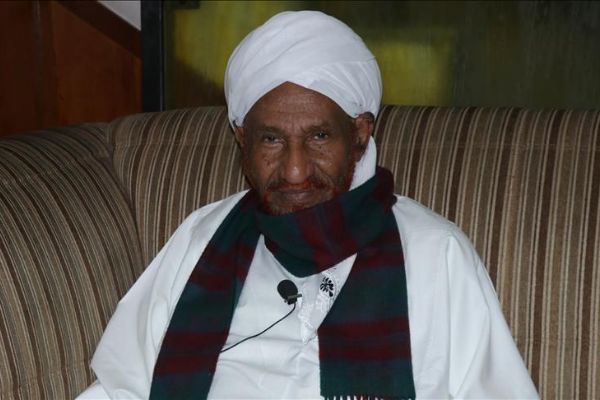 Sudanlı muhalif lider Mehdi 10 ay sonra ülkesine döndü