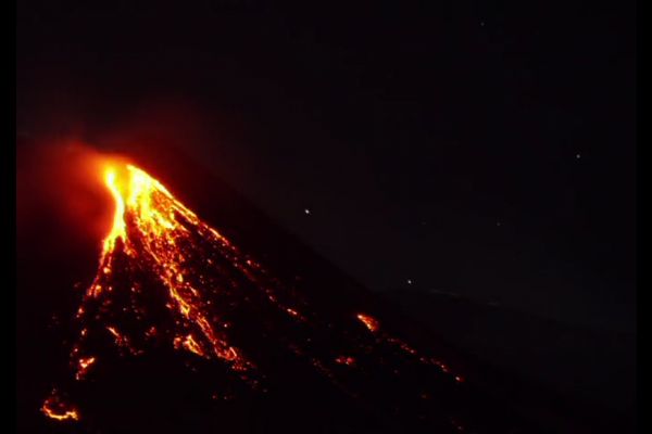 Etna Yanardağının patlama anı görüntüleri