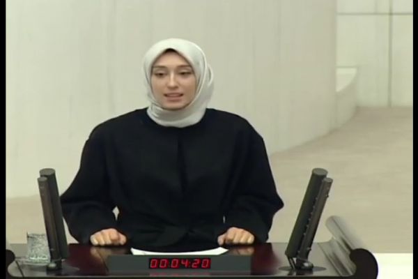 Meclisin en genç milletvekili kürsüde