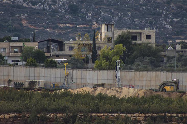 İsrail ordusu Lübnan sınırındaki tünelleri patlattı