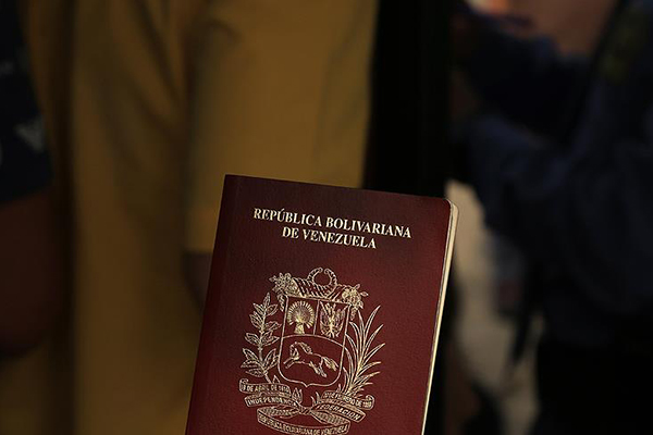 Kolombiya ile Venezuela'dan karşılıklı sınır dışı kararları