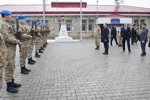 Vali Vekili Aslan'dan teröre darbe vuran birliğe ziyaret