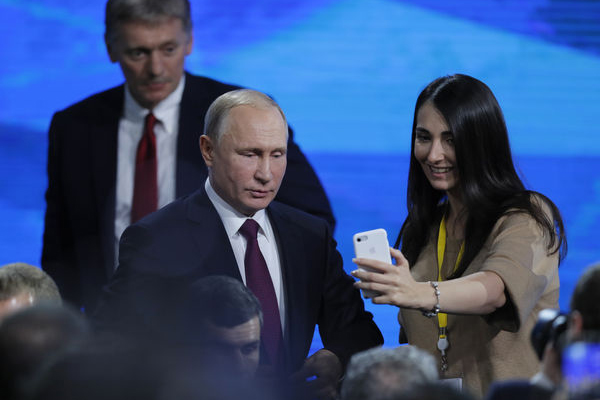 Putin bin 702 gazetecinin sorularını yanıtladı