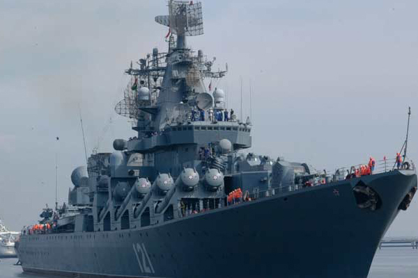 Rusya füze gemisi Azak Denizi'ne doğru yola çıktı