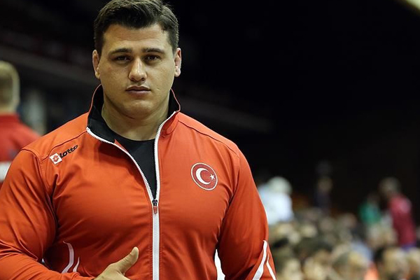 Rıza Kayaalp'ten büyük başarı