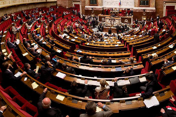 Fransa Meclisi sarı yelekliler ile ilgili kararları onayladı