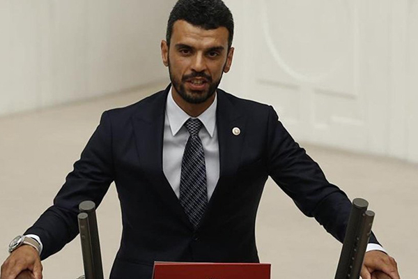 AK Partili Sofuoğlu 'senatör' diye kartvizit bastırdı