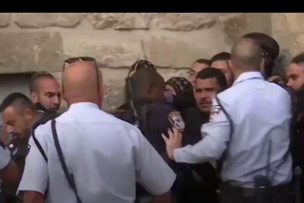 İsrail polisi Kudüs'teki Hıristiyan'lara saldırdı