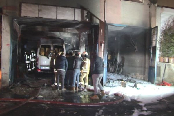 Kağıthane’de otomobil tamirhanesinde yangın