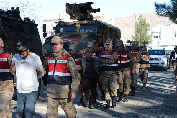 Diyarbakır'daki polislere yönelik terör saldırısında 6 tutuklama