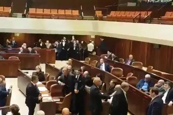 Filistinli vekiller genel kurulu terk etti