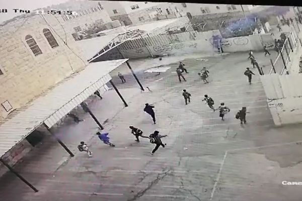 İsrail kuvvetleri Hebron'da Filistin okuluna baskın düzenledi