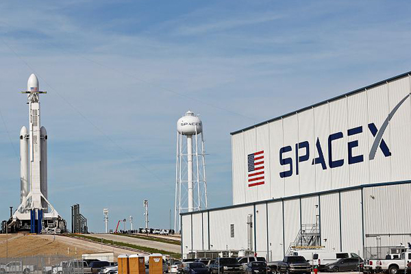 SpaceX uzaya ilk askeri uydusunu gönderdi