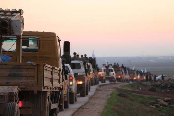 Suriyeli muhalifler Münbiç'teki cephelere gidiyor