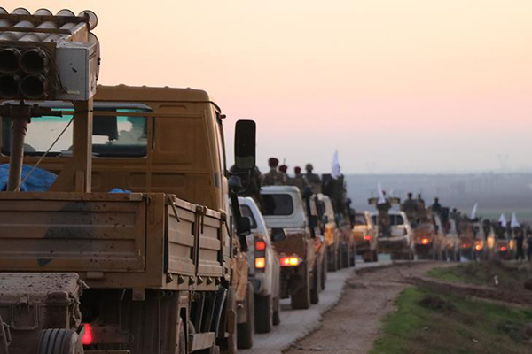 Suriyeli muhalifler Münbiç'teki cephe hatlarına gidiyor