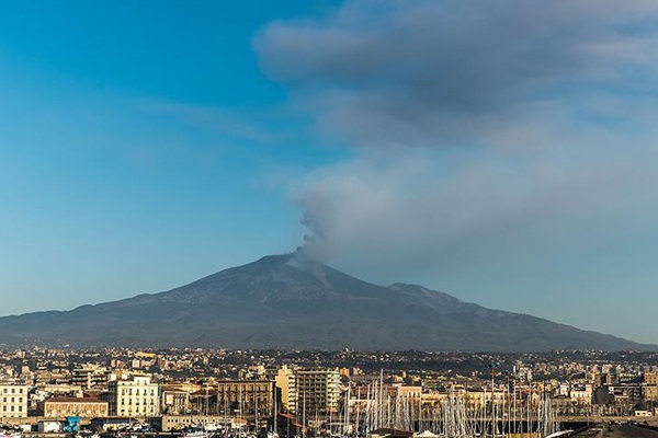 Dev yanardağ faaliyete geçti! 3 saatte 130 deprem oldu