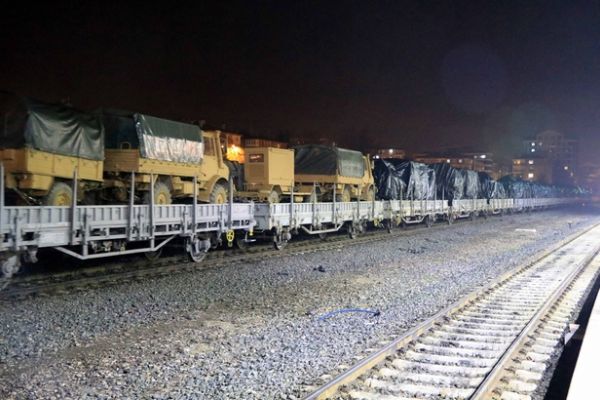 Suriye sınırına askeri sevkiyat devam ediyor