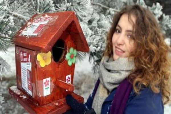 Dondurucu soğuğun olduğu Erzurum'da kuşlara sıcak ev yaptılar