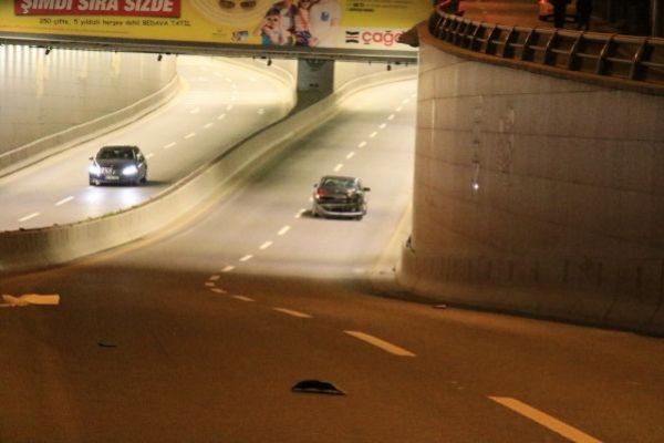 Alt geçide tersten giren şahıs kazaya sebep oldu