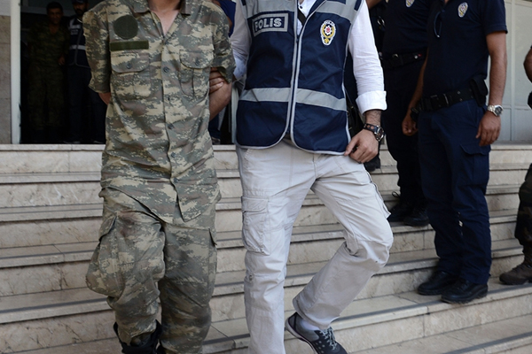 İhraç edilen FETÖ üyesi askerler Yunanistan'a kaçarken yakalandılar