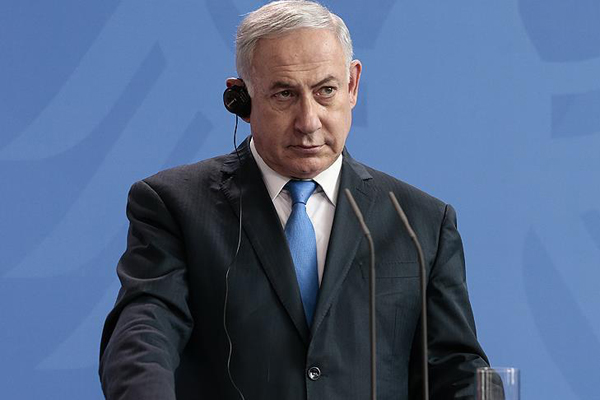 'Netanyahu kendisini eleştirenleri susturmaya çalışıyor'