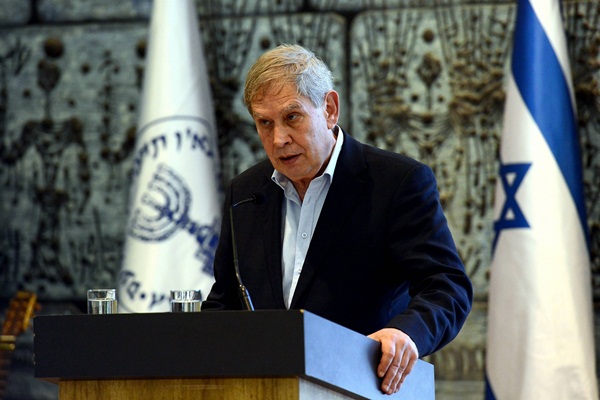 Eski Mossad başkanı: Trump'ı ABD'nin başına Rusya getirdi