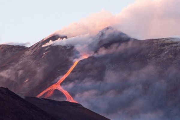 İtalya'da Etna'dan sonra Stromboli yanardağı'da faaliyete geçti