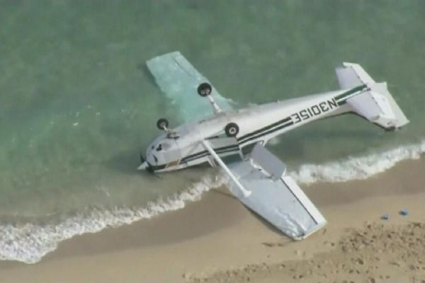 Denize düşen uçaktan sağ kurtuldukları an kamerada