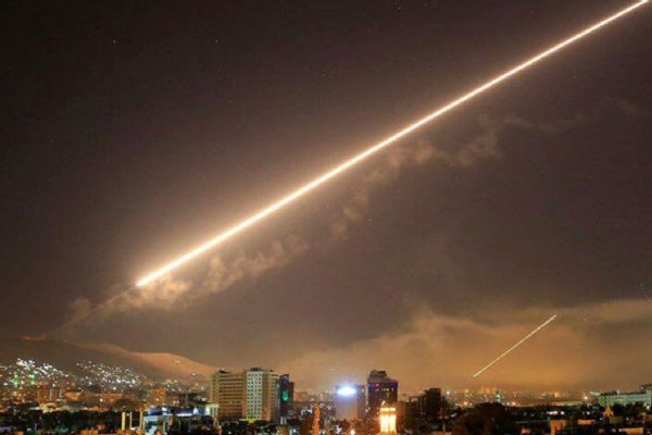 İsrail, Suriye'den atılan uçaksavar füzesinin vurulduğunu söyledi