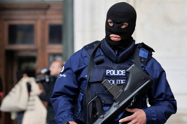 Atina'da kilise önünde bombalı saldırı