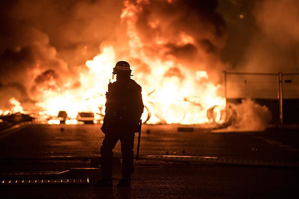 Fransa'daki gösteriler nedeniyle 43 bin kişi işsiz kaldı