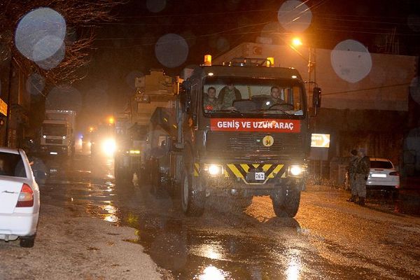 Suriye sınırına askeri sevkiyat devam ediyor