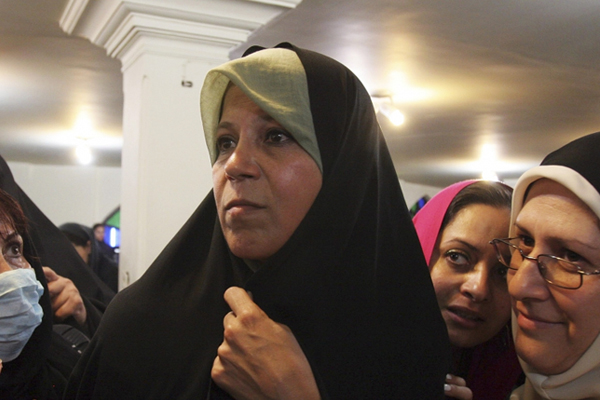 Eski İran Cumhurbaşkanı Rafsancani'nin kızı: İran’da rejim içeriden çöktü