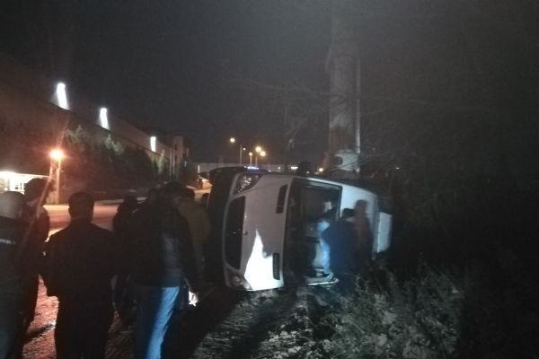 Köpeğe çarpmamak için kaza yaptı