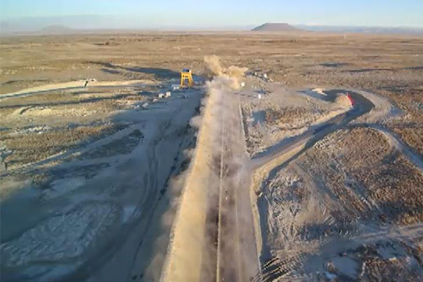 Bir tonluk bomba ses hızını aşıp hedefi deldi