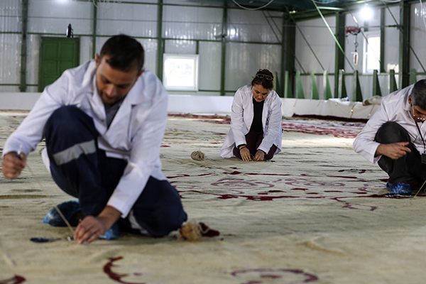 3 tonluk tarihi halı 120 yıl sonra yıkandı
