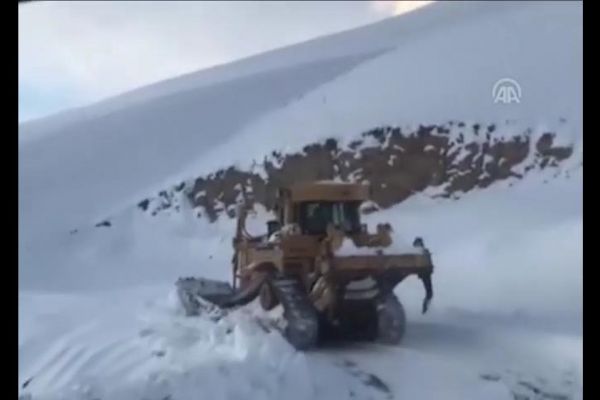 Hamile kadına ulaşmak için 9 saat uğraştılar