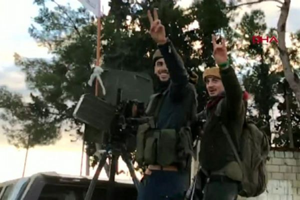 ÖSO güçleri Münbiç sınırına hareket etti