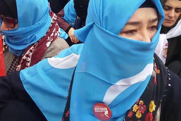 Doğu Türkistanlı kadının isyanı,'Uygurlar burada ölüyor'
